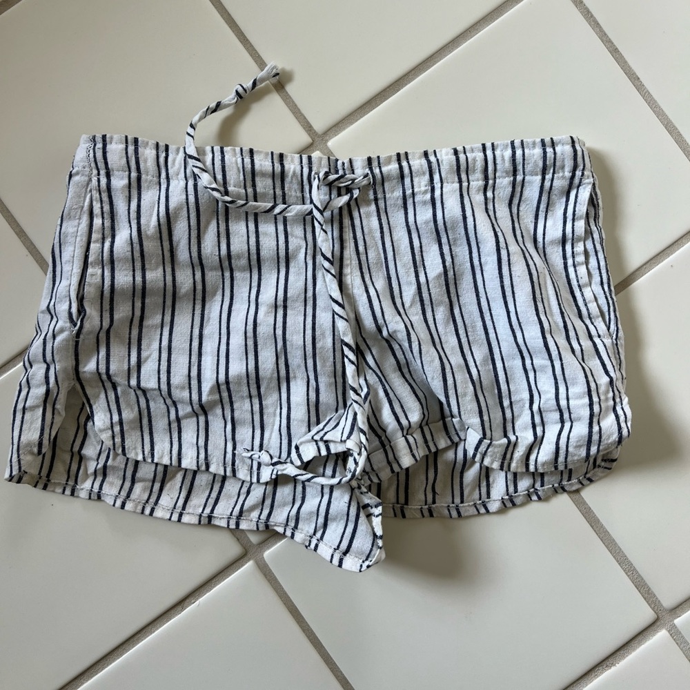 CLASSIC BRANDY MELVILLE STRIPED SHORTS